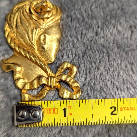 Vintage 80's Goldtone Woman's Profile Brooche - Picture 6 of 6